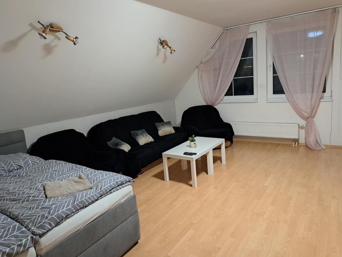 Apartman Chiarita Nemšová Eksteriør billede